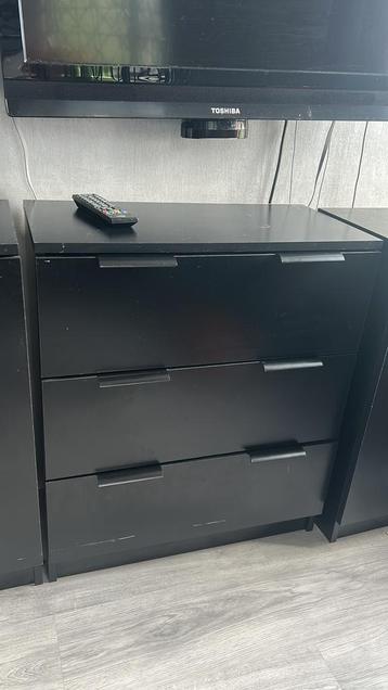 3 kasten verfbeurtje nodig 