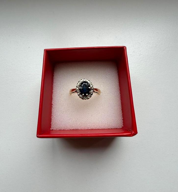18 karaats gouden ring met saffier en briljantjes engels, Sieraden, Tassen en Uiterlijk, Ringen, Zo goed als nieuw, Dame, 17 tot 18