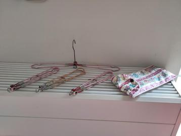 Retro reis kledinghangers  beschikbaar voor biedingen