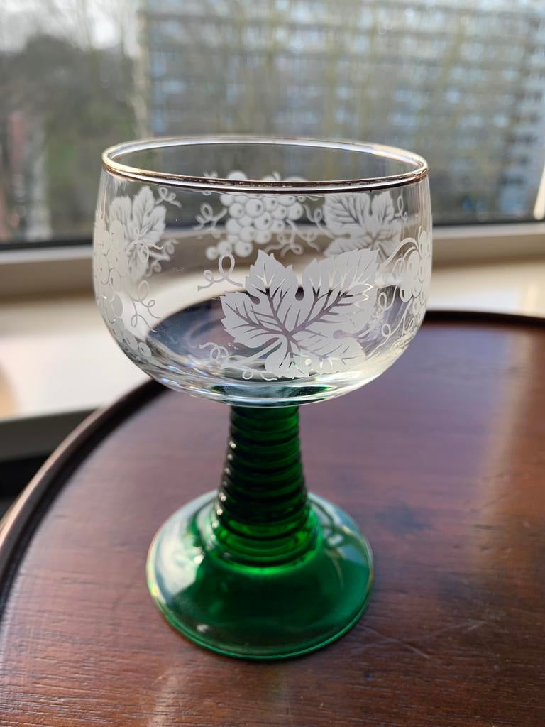 Roemer wijnglas met afbeeldingen op het glas, Ophalen of Verzenden, Gebruikt, Overige typen