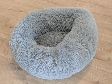 Zachte kattenmand/ fluffy cat basket beschikbaar voor biedingen