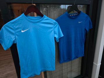 2x Nike shirt blauw 137-147 cm maat M beschikbaar voor biedingen
