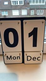 Houten kalender compleet, Ophalen, Zo goed als nieuw