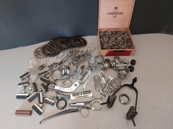 Partij vintage gebruikte & Nieuwe fiets onderdelen / motor?, Fietsen en Brommers, Fietsaccessoires | Overige Fietsaccessoires