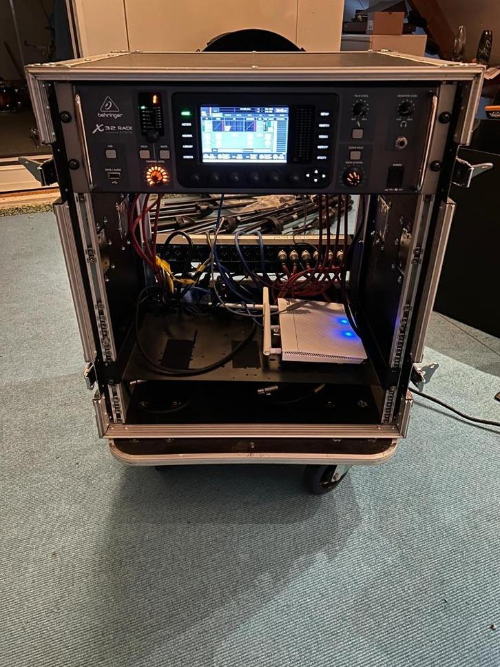 Behringer X32 rack incl flightcase, splitter en kabels, Muziek en Instrumenten, Mengpanelen, Zo goed als nieuw, 20 kanalen of meer