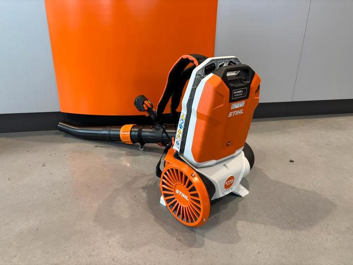Stihl BGA 300 ruggedragen accubladblazer DEMO, Tuin en Terras, Bladblazers, Zo goed als nieuw, Ruggedragen, Accu, Ophalen