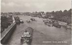 Maasbracht Gezicht vanaf de sluis 1965 -binnenvaart-, Verzamelen, Ansichtkaarten | Nederland, Verzenden, 1960 tot 1980, Ongelopen