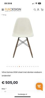 Vitra Eames DSW stoel donker esdoorn onderstel, Huis en Inrichting, Stoelen, Ophalen of Verzenden, Zo goed als nieuw, Eén