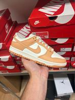 Nike Dunk Low Harvest Moon 36 - Nieuw in doos!, Kleding | Dames, Schoenen, Ophalen of Verzenden, Nieuw, Beige, Sneakers of Gympen