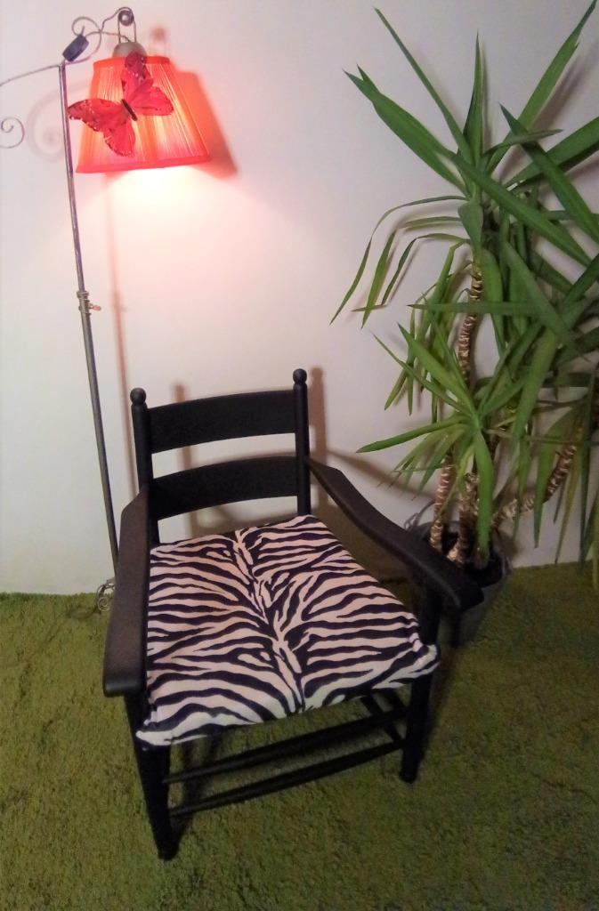 matzwarte antieke KNOPPENSTOEL, opnieuw gestoffeerd, Antiek en Kunst, Antiek | Meubels | Stoelen en Banken, Ophalen
