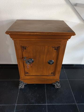 Antieke Kluis van F.J.P. Trousselot uit Rotterdam ca 1880 beschikbaar voor biedingen