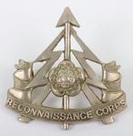 Gezocht: 49th Reconnaissance Regiment cap badge, Ophalen of Verzenden, Landmacht, Engeland, Embleem of Badge