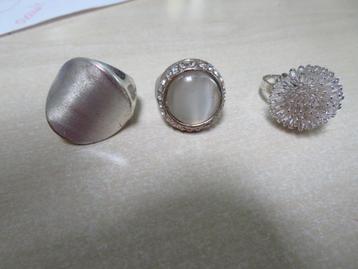 ringen  verschillende zilverkleur met of zonder steentjes
