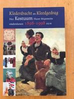 Klederdracht en kleedgedrag 1898 -1998, Ophalen of Verzenden, Nieuw