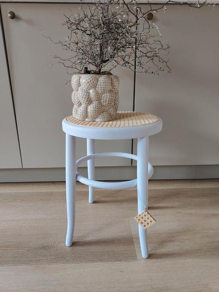 Thonet krukje refurbished lila mat zgan, Huis en Inrichting, Krukjes, Zo goed als nieuw, Hout, Ophalen