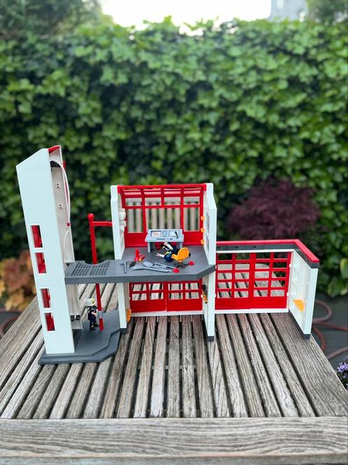 Playmobil 5361+6385 branweerkazerne met bel en extra garage, Kinderen en Baby's, Speelgoed | Playmobil, Zo goed als nieuw, Complete set