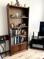 mooie massief houten boekenkast in nieuwstaat, Ophalen, Zo goed als nieuw, Met deur(en)