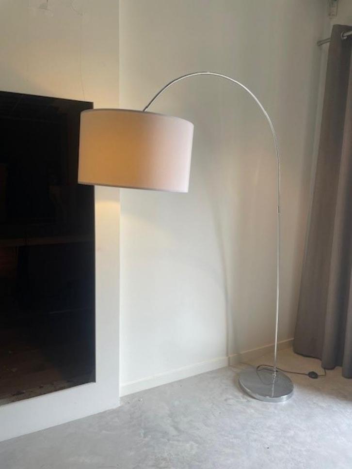 Vloerlamp met witte kap, Huis en Inrichting, Lampen | Vloerlampen, Gebruikt, 150 tot 200 cm, Metaal, Stof, Ophalen