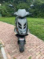 Aprilia sr 50 sport pro, Fietsen en Brommers, Scooters | Aprilia, Ophalen, Zo goed als nieuw, SR 50