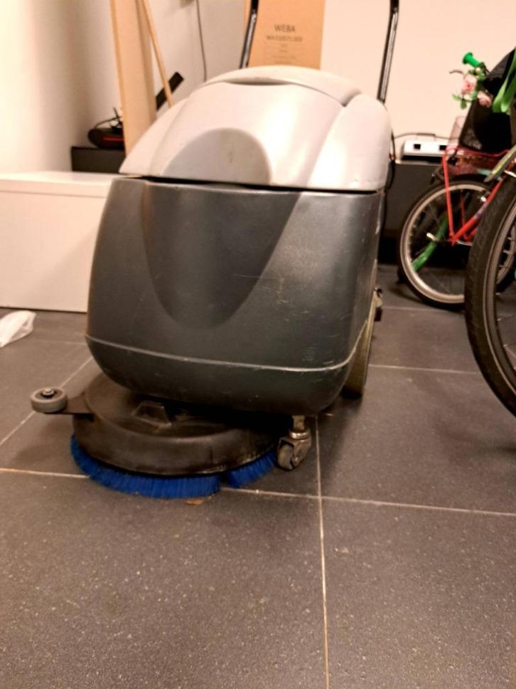 Nilfisk shrobmachine, Doe-het-zelf en Verbouw, Reinigingsmachines, Gebruikt, Schrobmachine, Ophalen