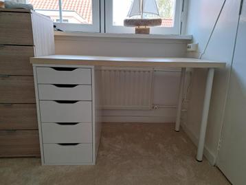 Bureau  beschikbaar voor biedingen