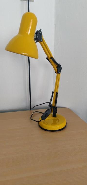 Desk lamp beschikbaar voor biedingen