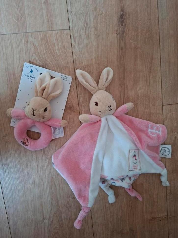 Peter Rabbit Knuffeldoekje & Rammelaar - met naam Emma, Kinderen en Baby's, Speelgoed | Babyspeelgoed, Nieuw, Rammelaar, Ophalen of Verzenden