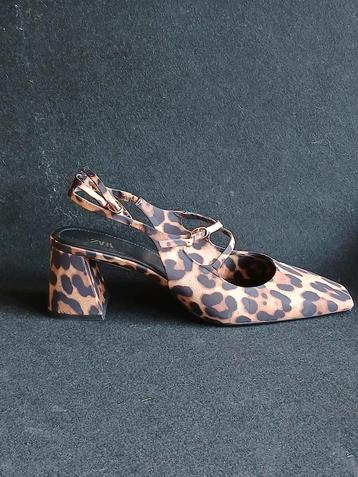Slingback dierenprint beschikbaar voor biedingen