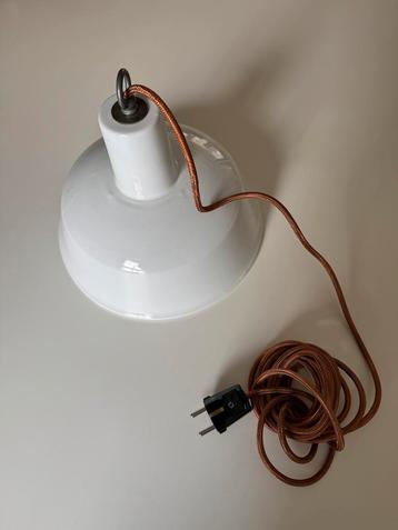Hanging vintage enamel lamp beschikbaar voor biedingen