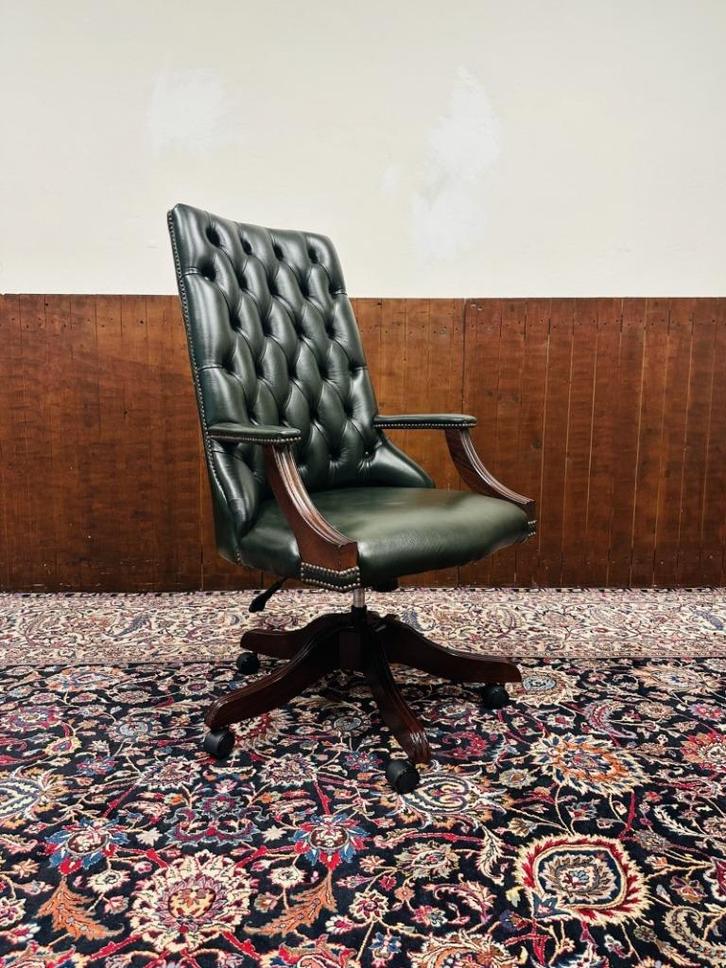Klassiek Engels Chesterfield Bureaustoel, Antiek en Kunst, Antiek | Kantoor en Zakelijk, Ophalen