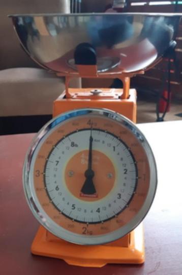 Keukenweegschaal retro model beschikbaar voor biedingen
