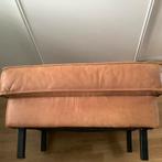 Te koop: leren hocker, cognackleur, Ophalen, Zo goed als nieuw, Rechthoekig, 50 tot 75 cm