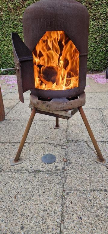  Kachel Tuin met aslade, en brandrooster Deze werkt wel !!! beschikbaar voor biedingen
