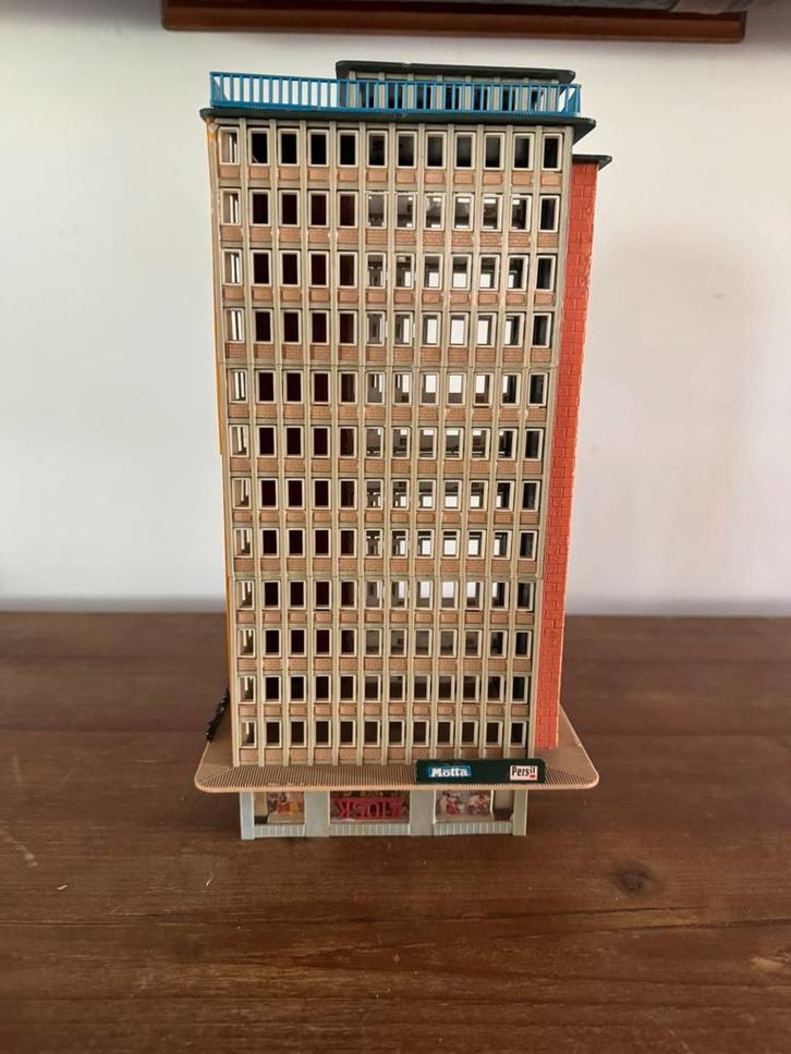 Faller 1:87 flat appartementen kantoren hoogbouw, Hobby en Vrije tijd, Modeltreinen | H0, Zo goed als nieuw, Brug, Tunnel of Gebouw