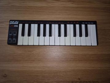 Akai LPK25 MIDI Keyboard – Compacte USB Piano beschikbaar voor biedingen