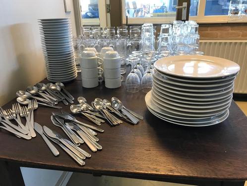 Servies glas en bestek voor kantine studenten, Huis en Inrichting, Keuken | Servies, Gebruikt, Bord(en), Overige stijlen, Glas