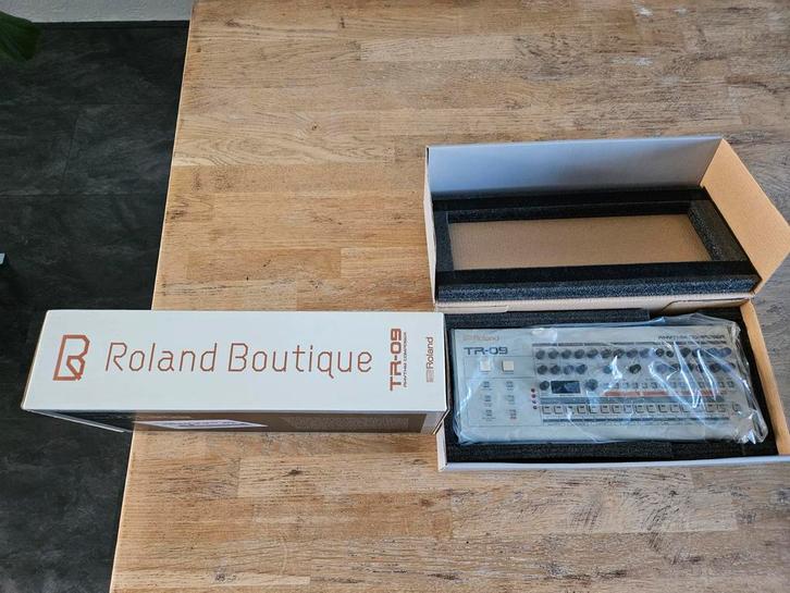 Roland TR-09 Rhythm Composer - incl stand, Muziek en Instrumenten, Drumcomputers, Zo goed als nieuw, Roland, Ophalen of Verzenden