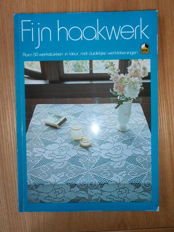 Fijn haakwerk 50 patronen, Boeken, Hobby en Vrije tijd, Zo goed als nieuw, Borduren en Naaien, Ophalen of Verzenden