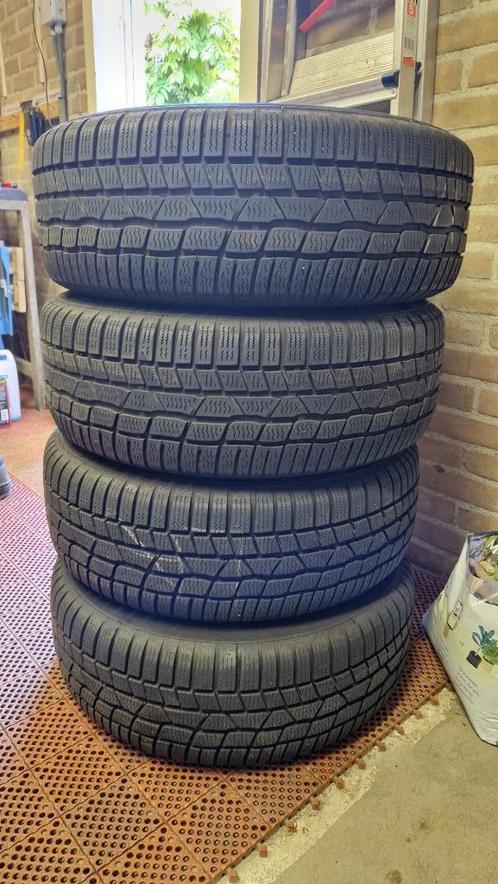 Stalen velgen met winterbanden, Auto-onderdelen, Banden en Velgen, Banden en Velgen, Winterbanden, 16 inch, 215 mm, Personenwagen