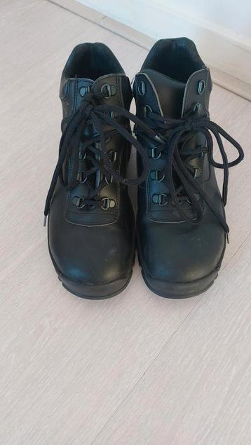 Veiligheids schoenen  beschikbaar voor biedingen