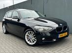 BMW 1-serie 125i Business+ 215 PK / AUT / Goed Onderhouden /, Auto's, BMW, Euro 5, Gebruikt, 4 cilinders, Zwart