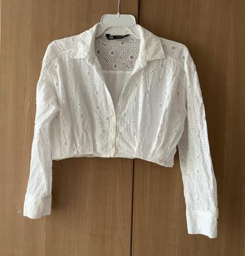 Bloesje mt. M.      Broderie!!      beschikbaar voor biedingen