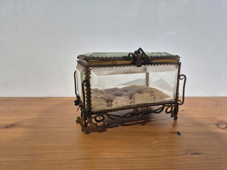 Antiek frans geslepen glas sieraden doosje, Antiek en Kunst, Antiek | Goud en Zilver, Ophalen of Verzenden