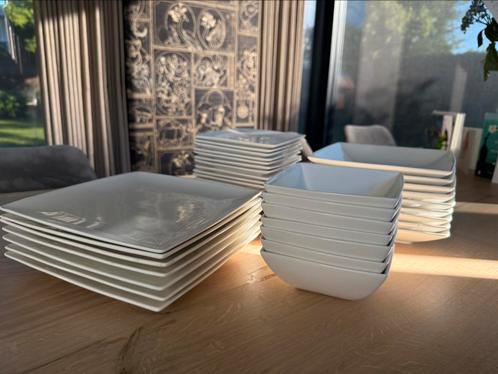 Yong Squito servies kleur wit vierkant ZGAN!, Huis en Inrichting, Keuken | Servies, Zo goed als nieuw, Bord(en), Overige stijlen