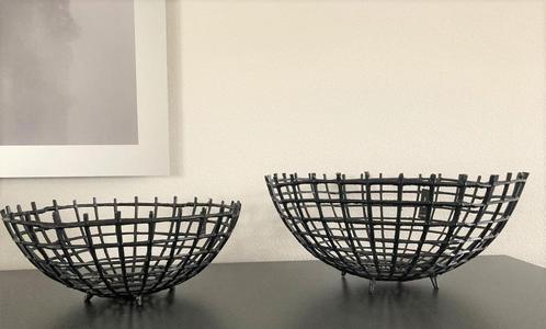 J-Line Schaal metaal zwart M of L Nieuw!, Huis en Inrichting, Woonaccessoires | Schalen en Manden, Nieuw, Schaal, Rond, Overige materialen