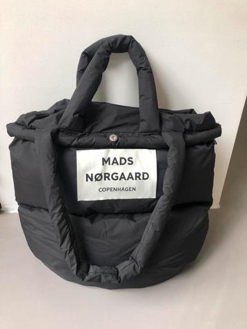 Pillow bag van Mads Norgaard, zwart, tas, puffer bag beschikbaar voor biedingen