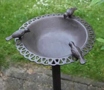 Vogelschaal, Vogelbad, Voederschaal met 3 vogels, Staand beschikbaar voor biedingen