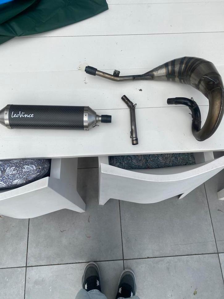Leovince carbon uitlaat 50-70 limited edition 4x max gebruik, Fietsen en Brommers, Brommers | Tuning en Styling, Nieuw, Ophalen of Verzenden