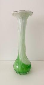Groene vaas, Ophalen of Verzenden, Minder dan 50 cm, Groen, Glas