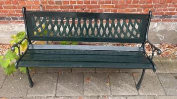 tuinbankje van gietijzer beschikbaar voor biedingen